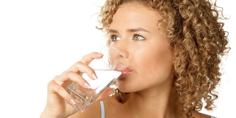 Em uma dieta para beber, você deve consumir 1, 5 litros de água purificada, além de outros líquidos